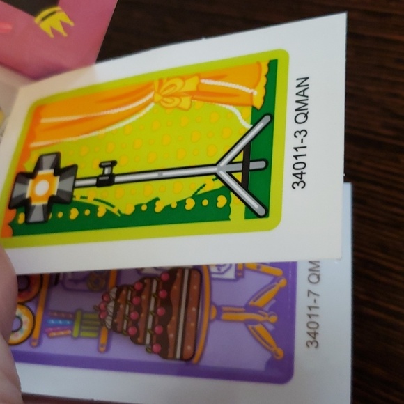 EDUCIRO Surprise Doll Photographer & Baker Theme (2Pack) with 34 Surprises - Picture 6 of 10